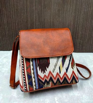 Stylish Leather Flap Sling Bag for Everyday Use 154